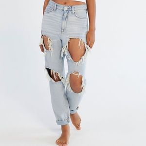 UO BDG High Waisted Mom Jean Light Wash sz 24